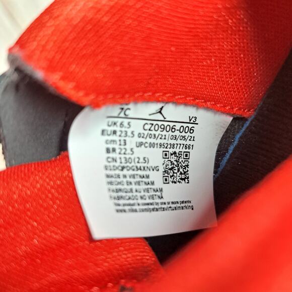 Nike CMFT Jordan 11 Retro Low Bred Toddler Size 7c Shoes CZ0906-006 (Worn Once) - Picture 9 of 9